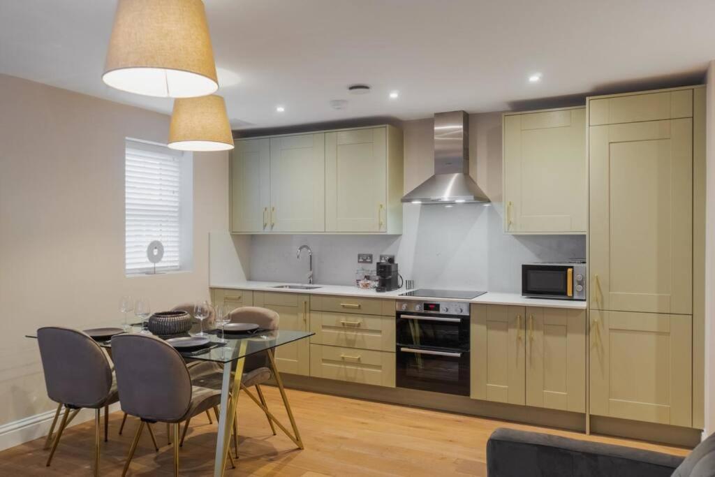 Appartement 1Br Gem, Private Parking à Windsor Extérieur photo